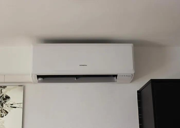 Casa Romantica De Balcon De Amadores