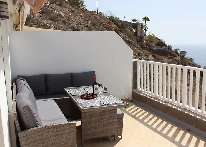 Casa Romantica De Balcon De Amadores